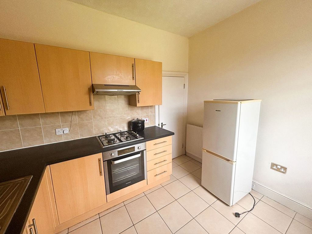 Property photo 2 of 7 Cranbrook Rd Ig1