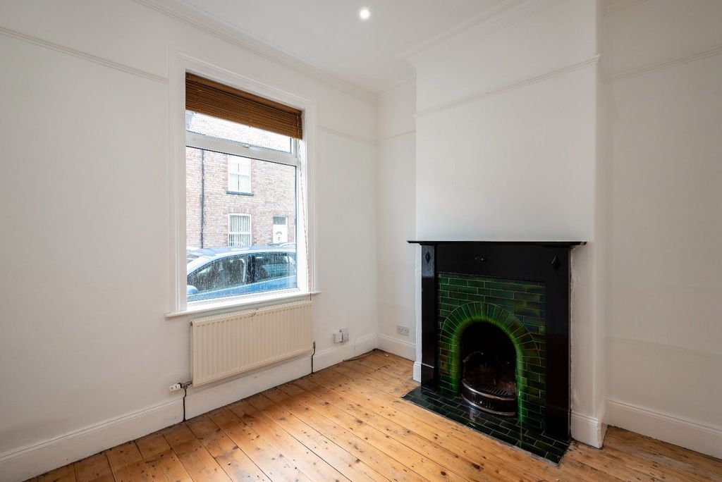 Property photo 3 of 8 Picture 3