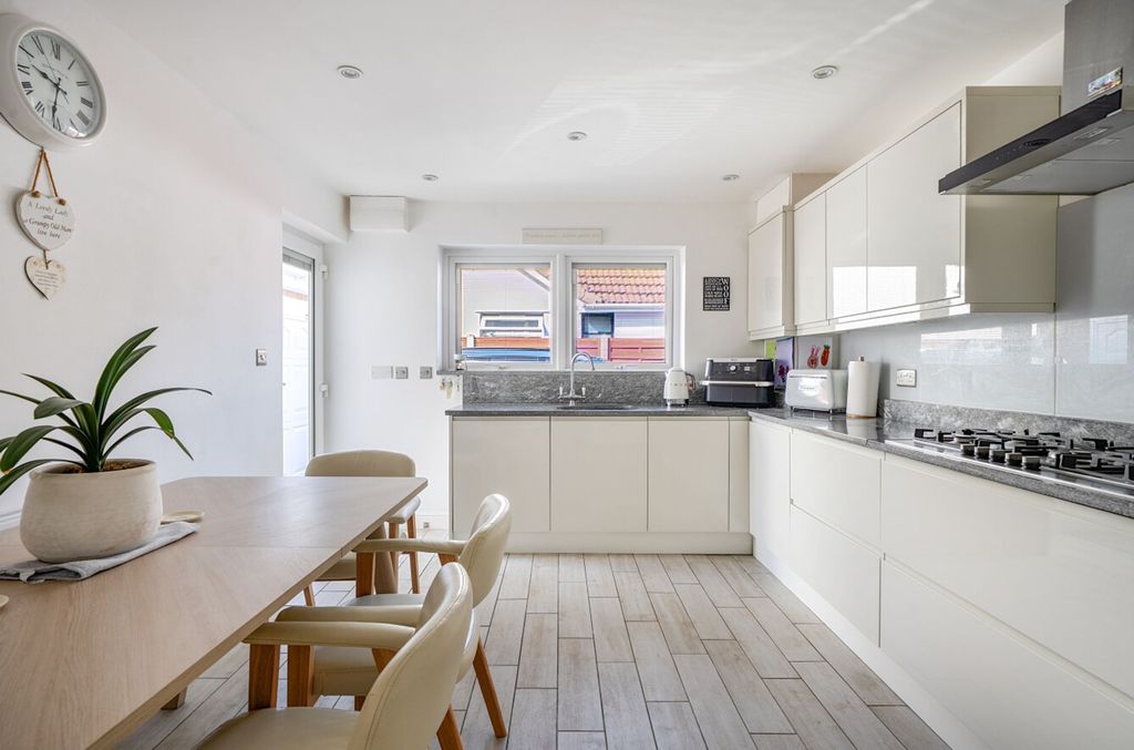 Property photo 3 of 19 Kitchen/Dining Room
