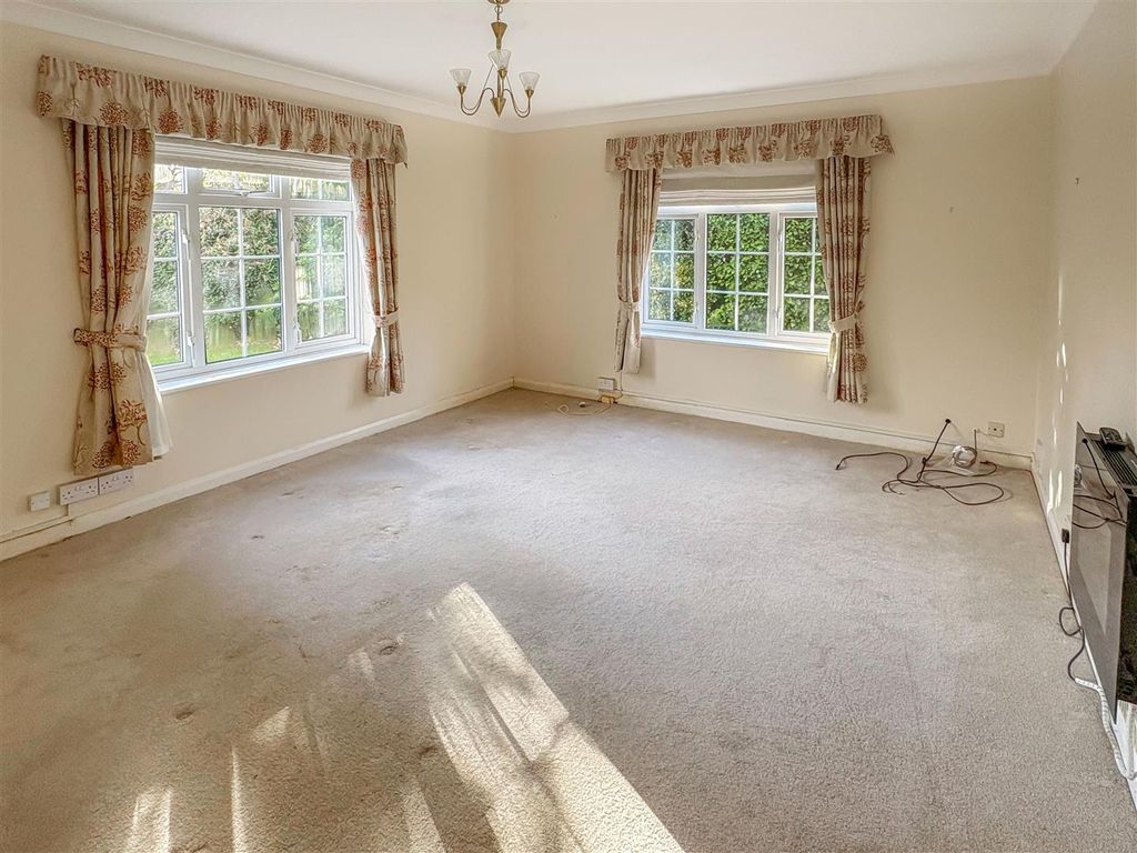 Property photo 3 of 10 Lounge