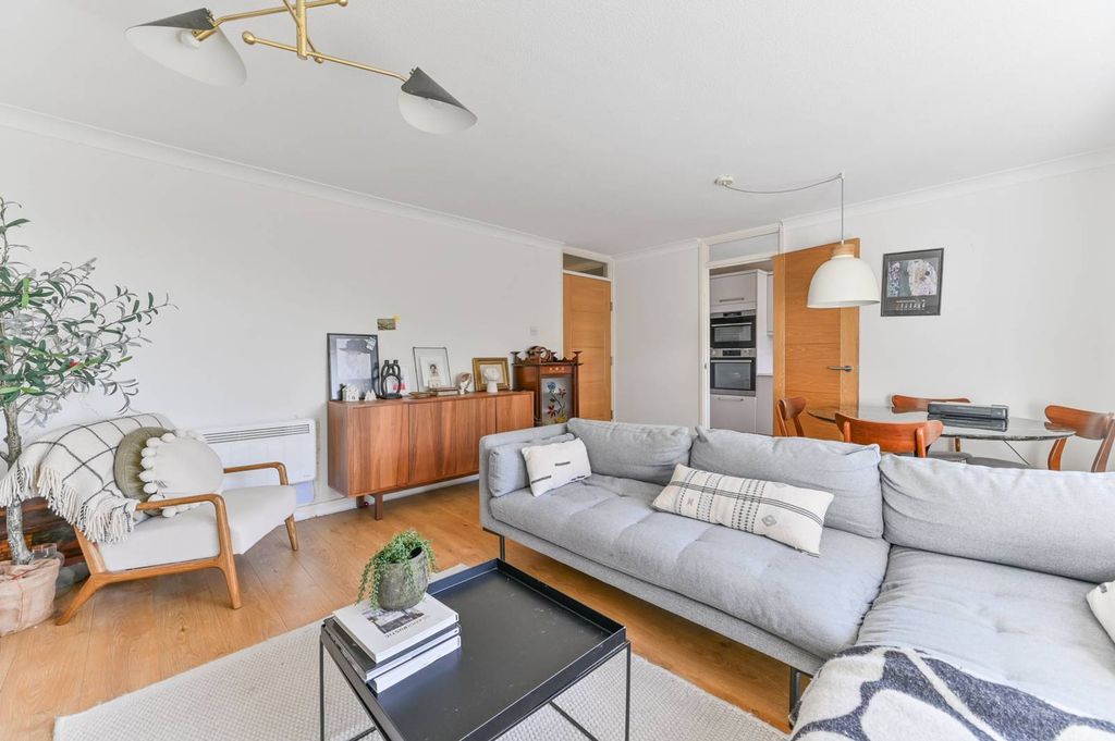 Property photo 3 of 12