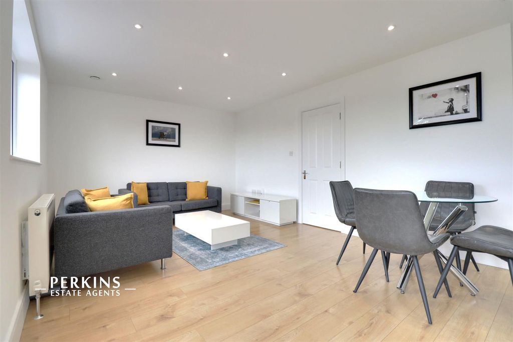 Property photo 1 of 6 Living.Jpg