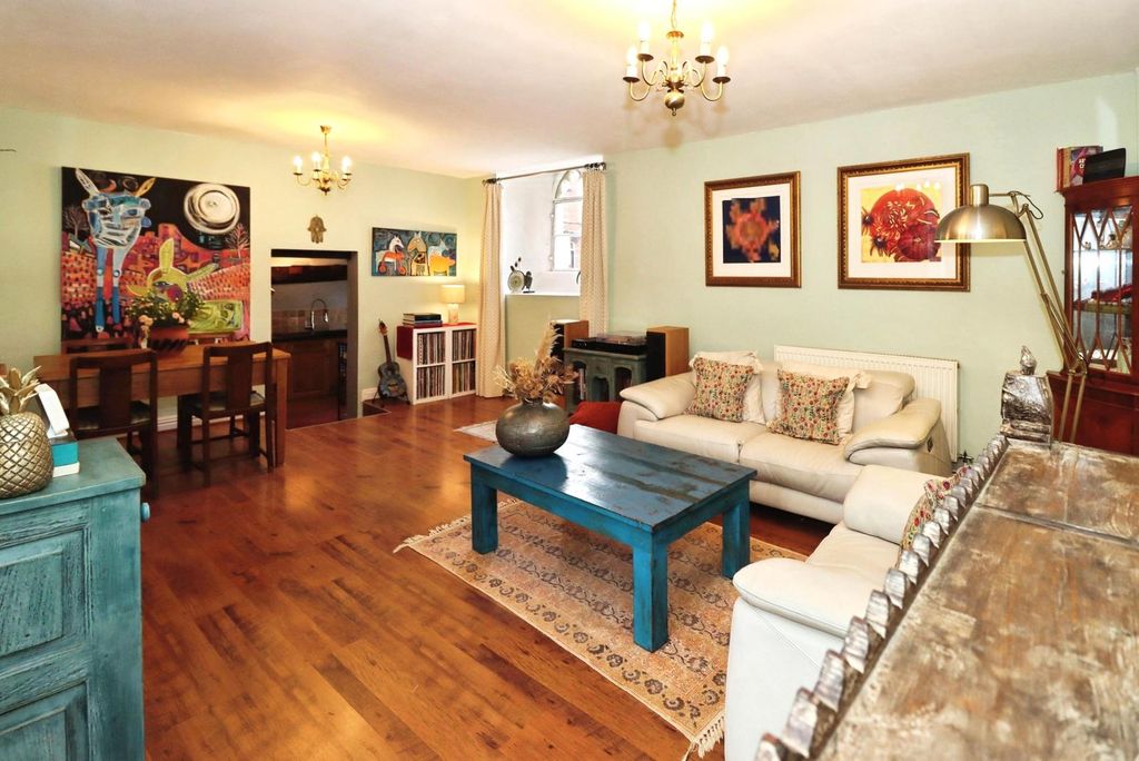 Property photo 2 of 25 Pbox-Img.Jpg