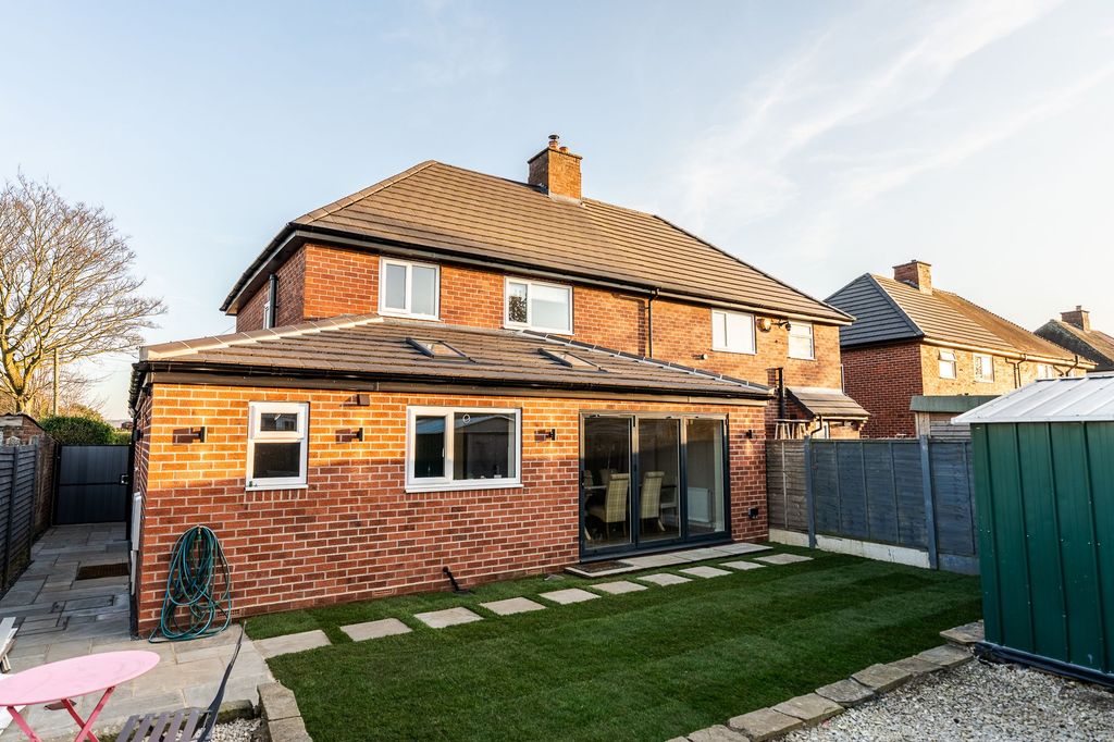 Property photo 2 of 28