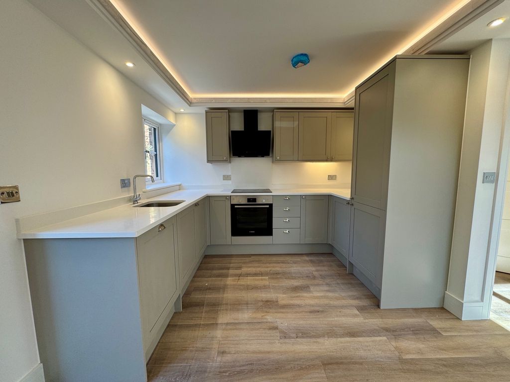 Property photo 2 of 14 Image