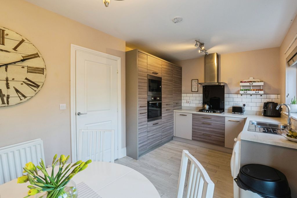 Property photo 1 of 15 Kitchen/Breakfast