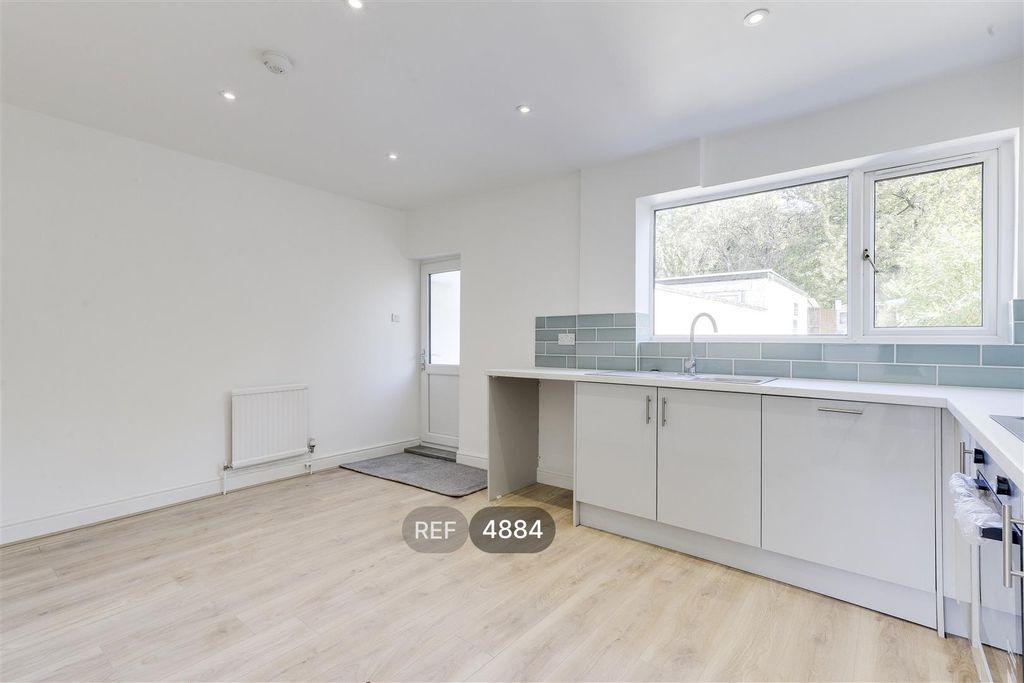 Property photo 3 of 16 Kitchen