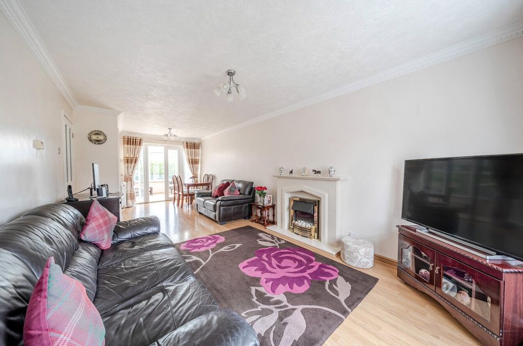 Property photo 2 of 14 Living/Dining Room