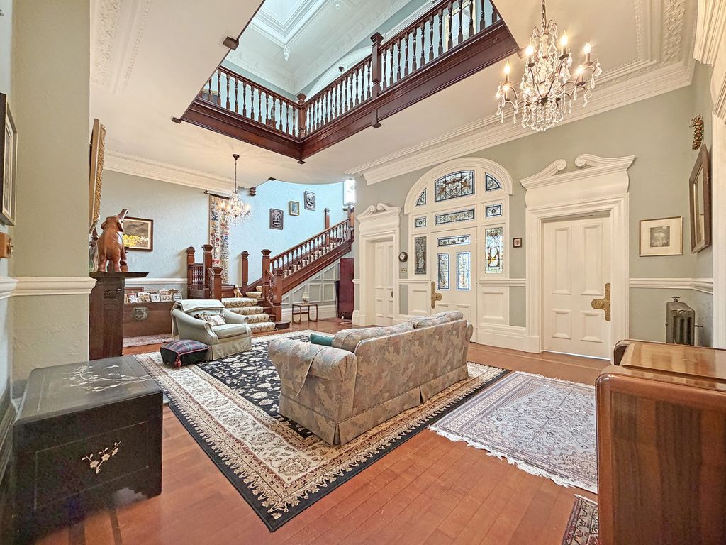 Property photo 2 of 50