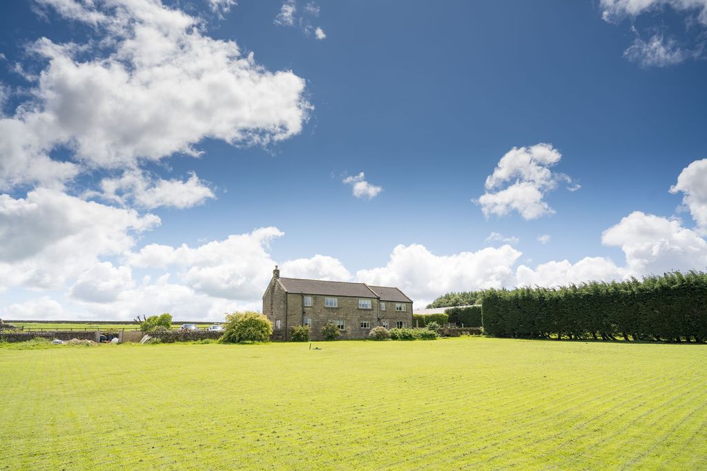 Property photo 2 of 30