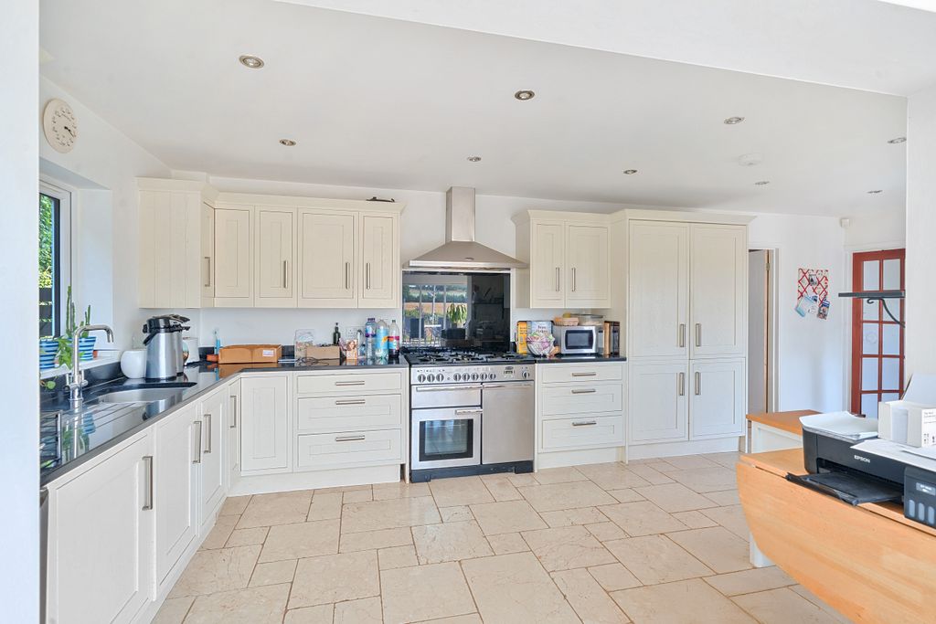 Property photo 1 of 18 1334806-80-689F4Ec6d61F9-Arw-1