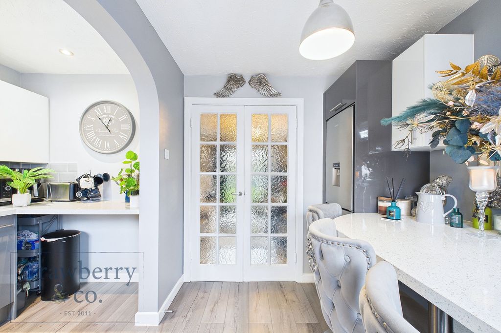 Property photo 2 of 26 Entrance Hallway