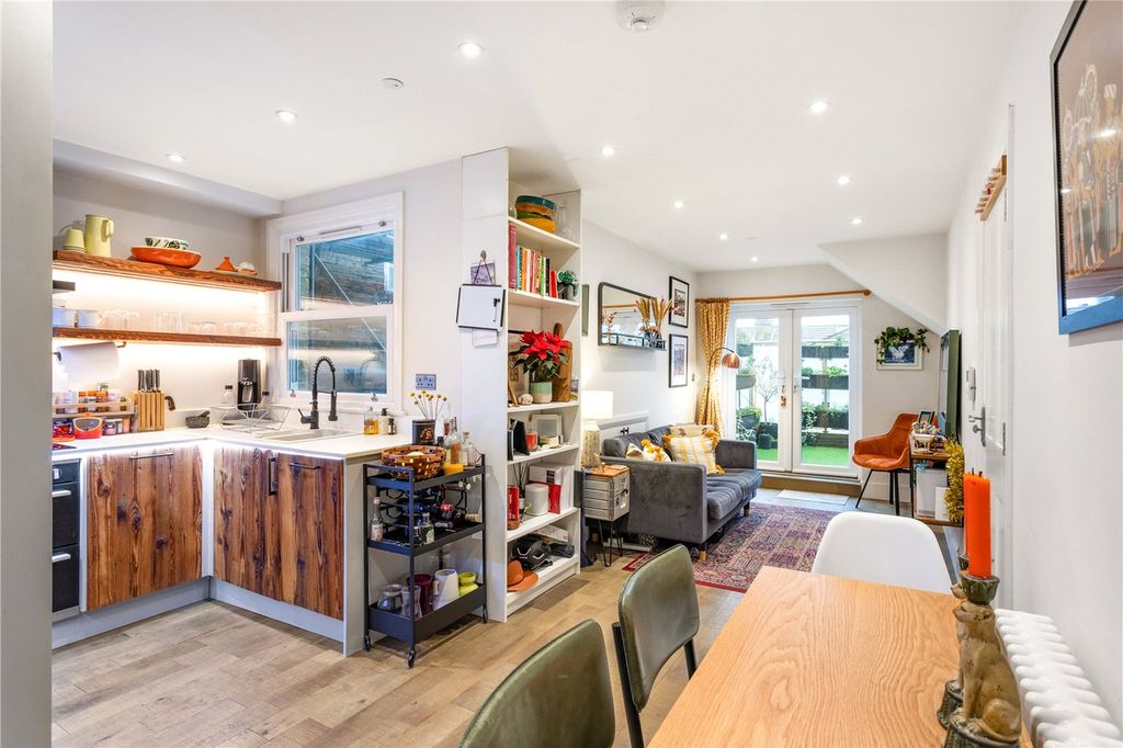 Property photo 3 of 12 Picture No. 10