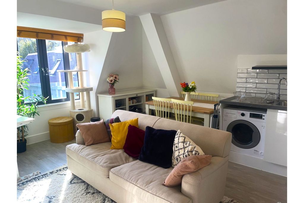 Property photo 2 of 9