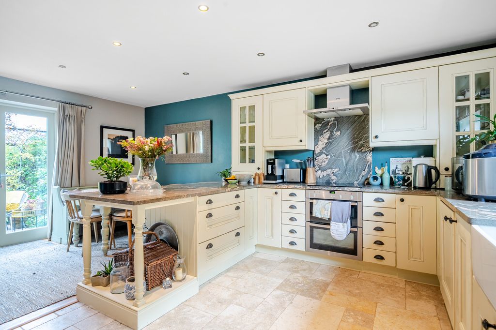 Property photo 3 of 21