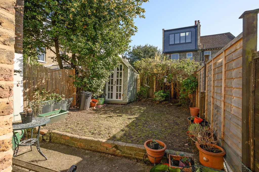 Property photo 3 of 8 Picture No. 14