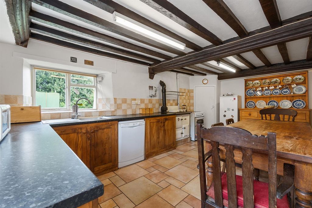 Property photo 3 of 18 Kitching