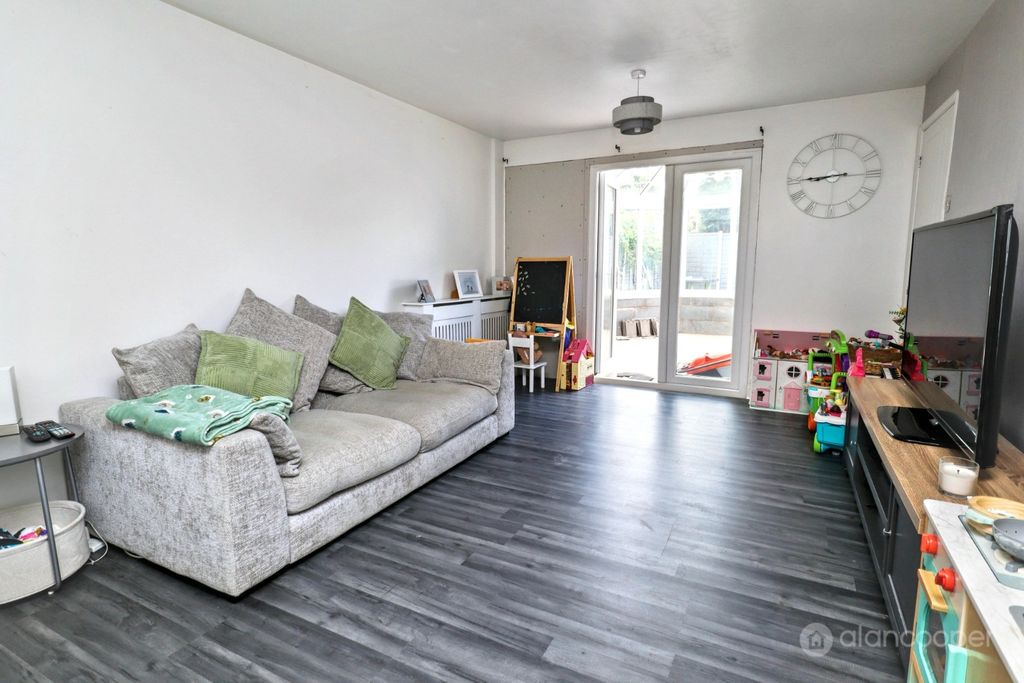 Property photo 2 of 20 5180363