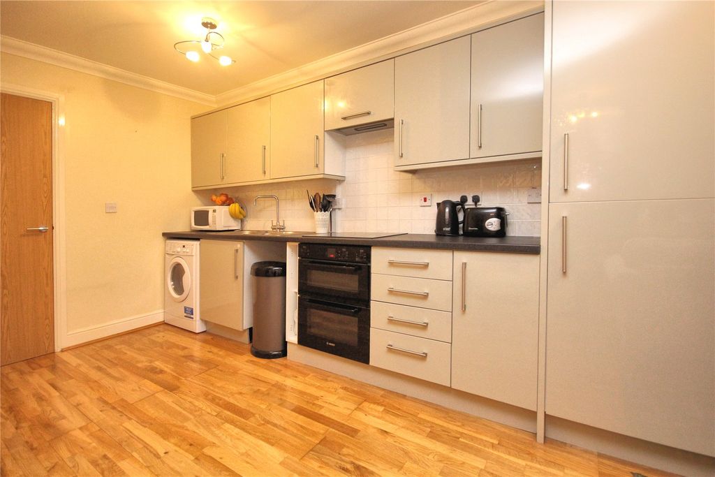 Property photo 3 of 10 Kicthen