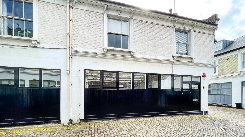 Property photo 2 of 7 1516 Pmebroke Mews Kensington W8 Office To Let West London Ext1.Jpg