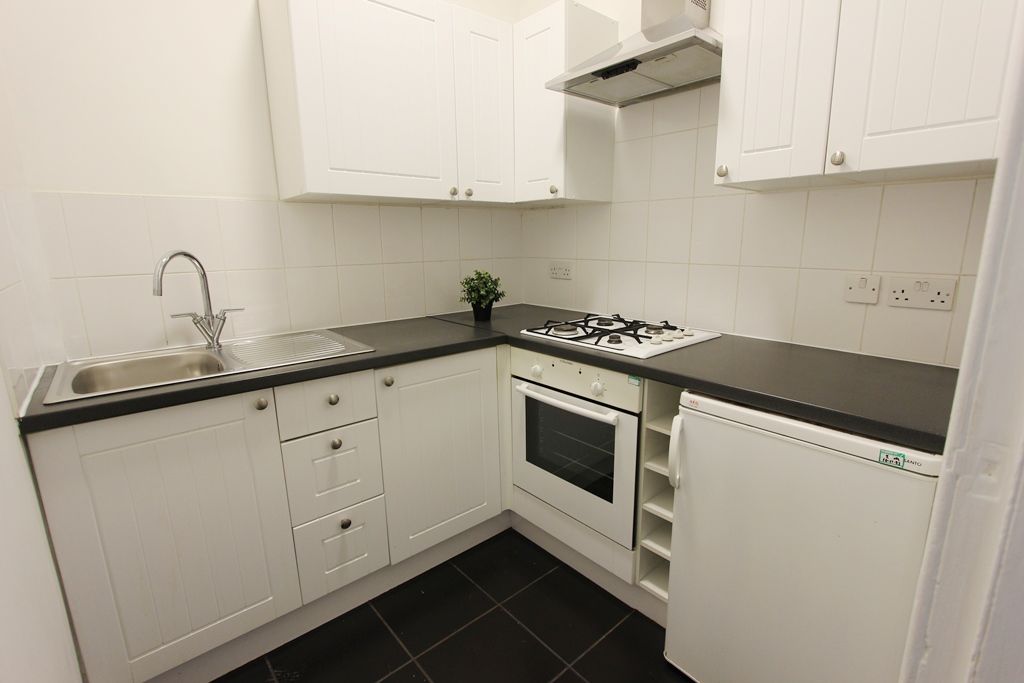 Property photo 2 of 8 Kitchen