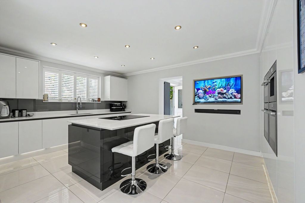 Property photo 3 of 50