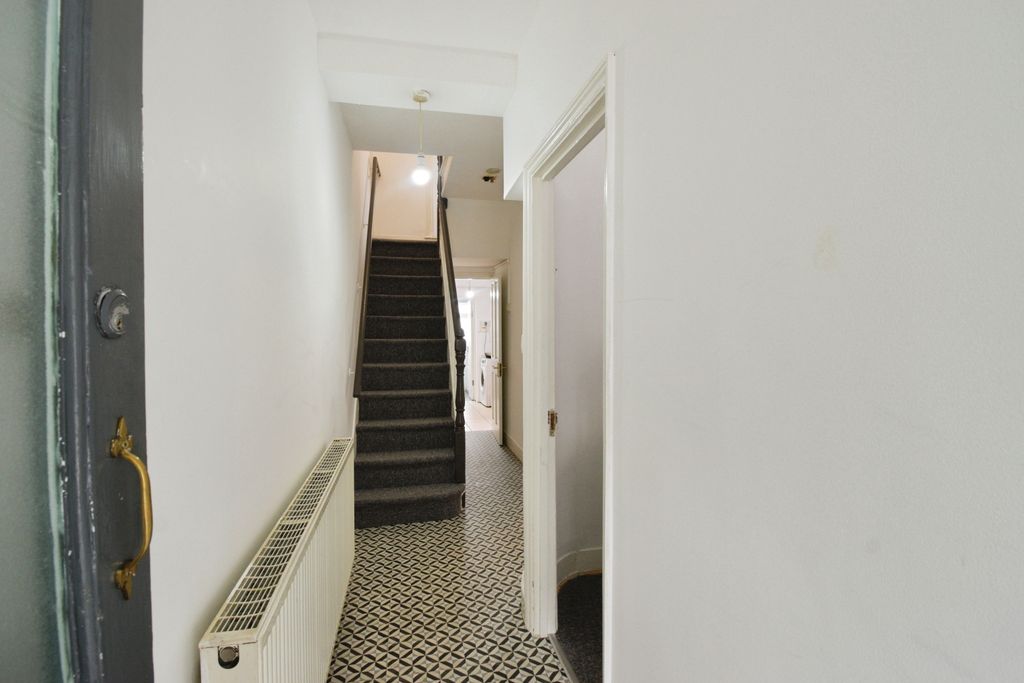 Property photo 2 of 19 Hallway
