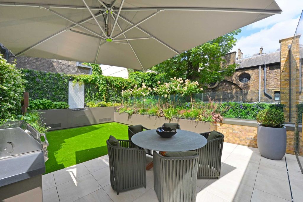 Property photo 3 of 18