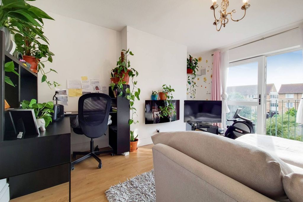 Property photo 1 of 5