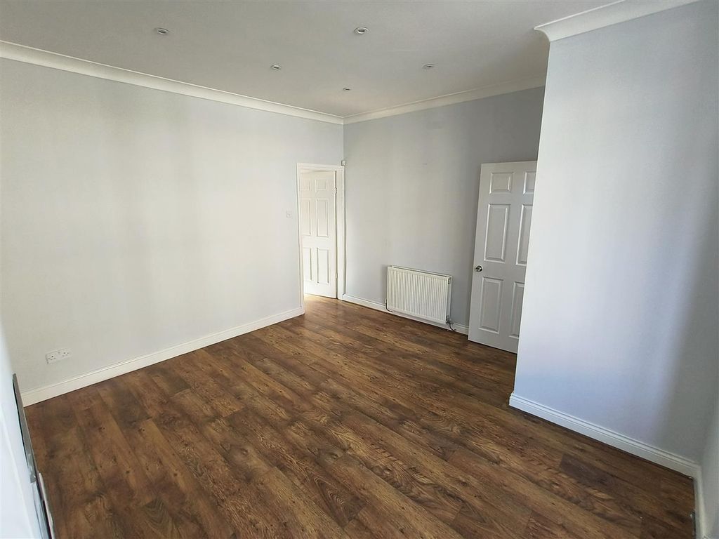 Property photo 3 of 12 Livingroom 2.Jpg