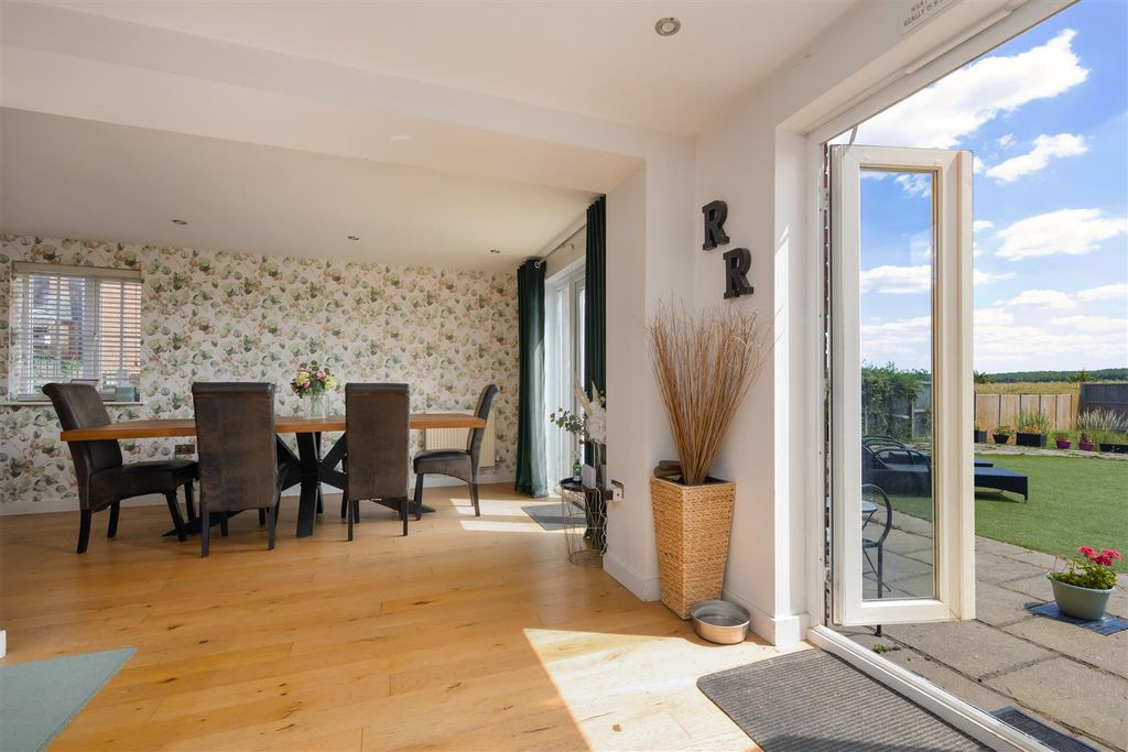 Property photo 2 of 23 Eversleigh Rise, Whitstable