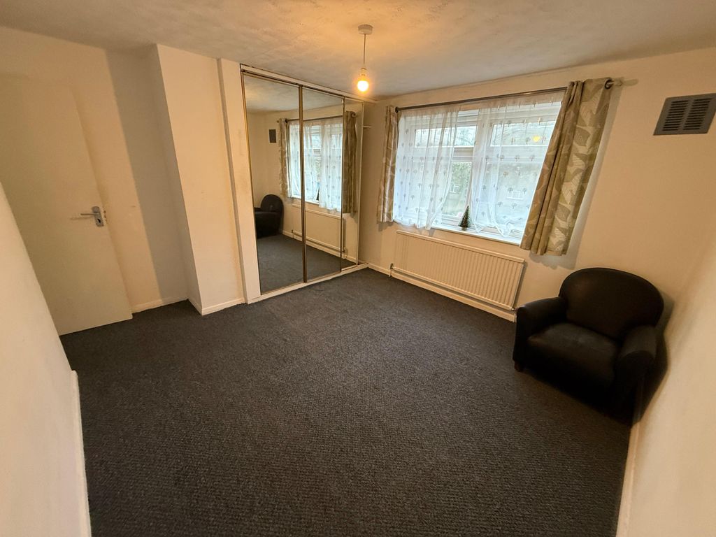 Property photo 2 of 24 Master Bedroom With Builtin Wardrobes