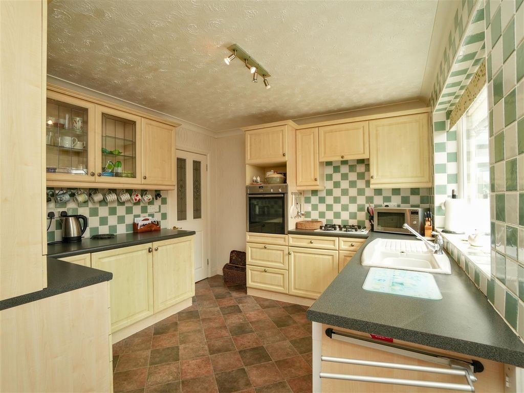 Property photo 3 of 15 Dining Kitchen