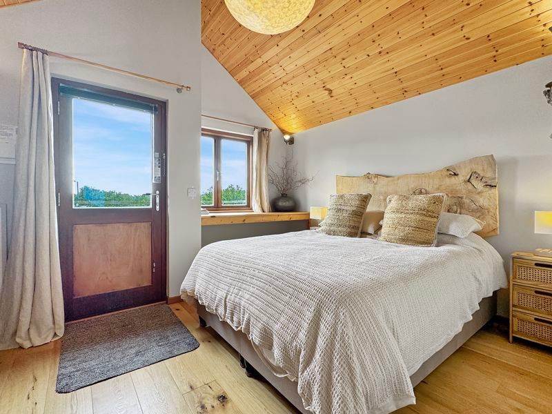 Property photo 3 of 17 Photo 16