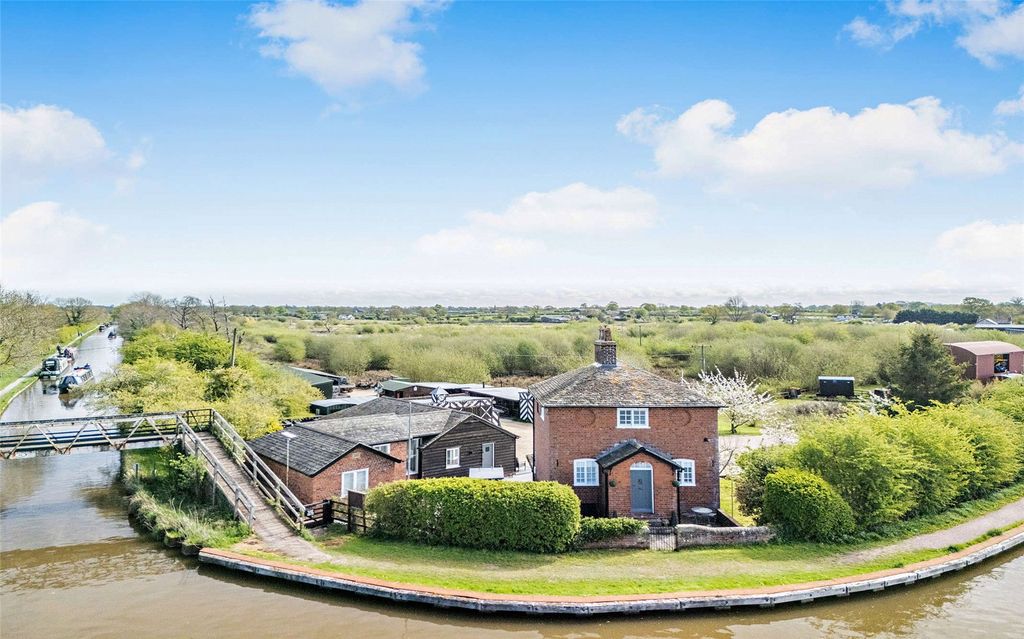 Property photo 2 of 34 Canal View