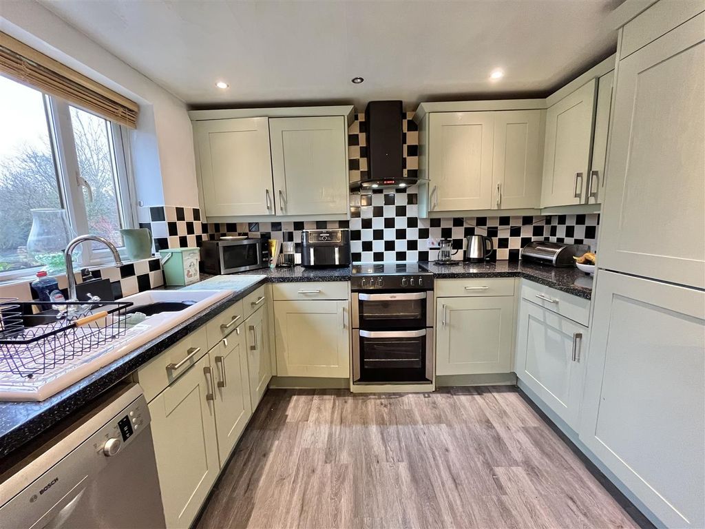 Property photo 3 of 16 Kitchen