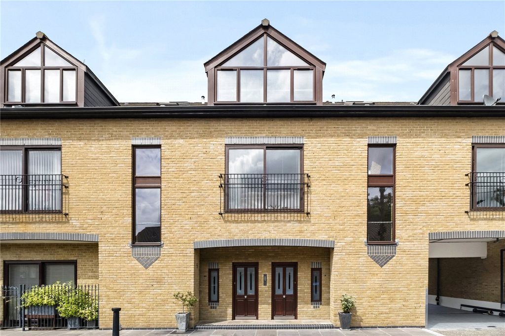 Property photo 1 of 12 External