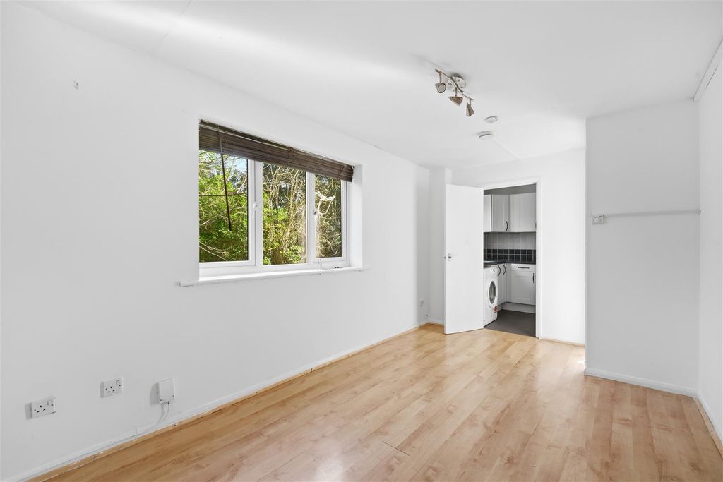 Property photo 3 of 8 67 Azalea Recp.Jpg