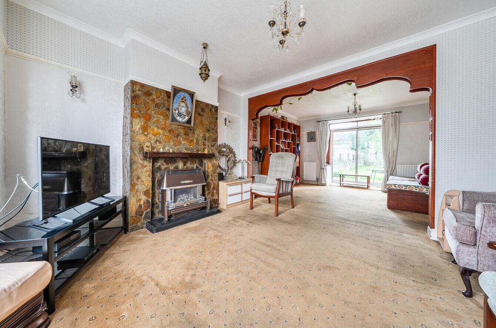 Property photo 2 of 22