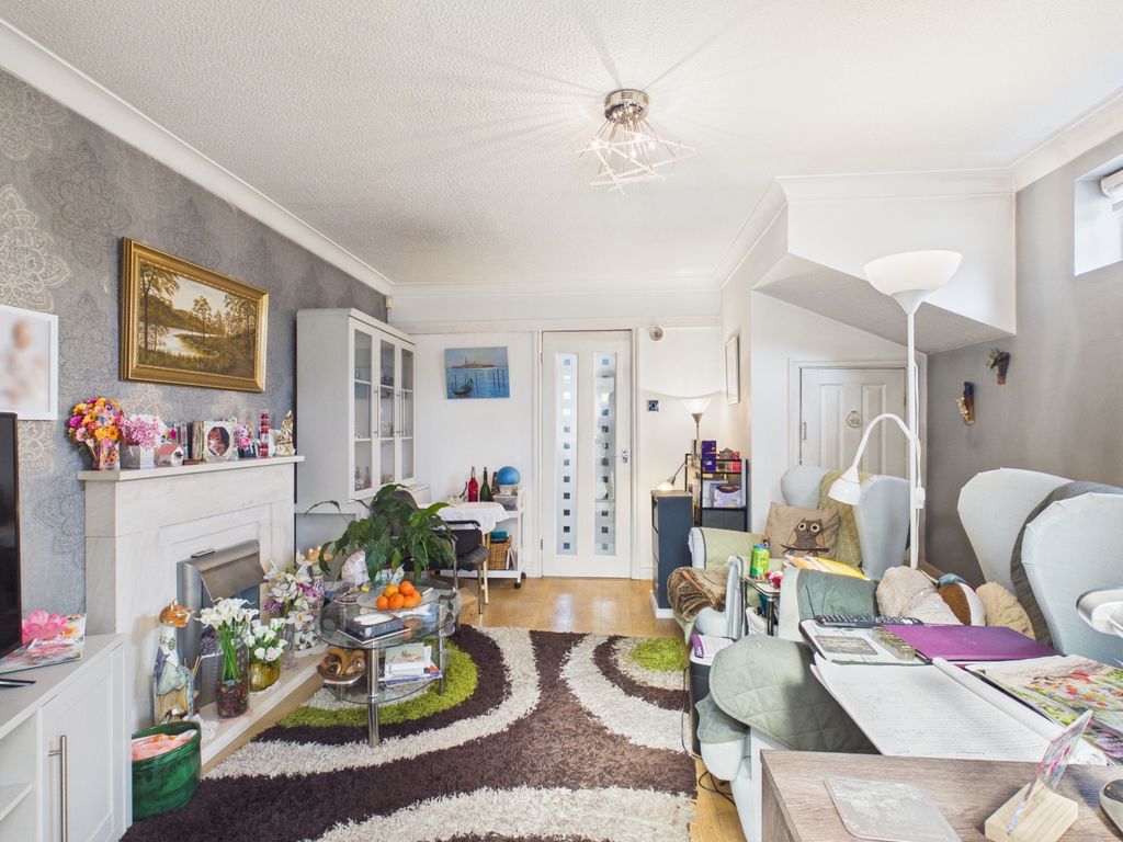 Property photo 2 of 10 4 Dovenby Fold - Ewemove - Living Room