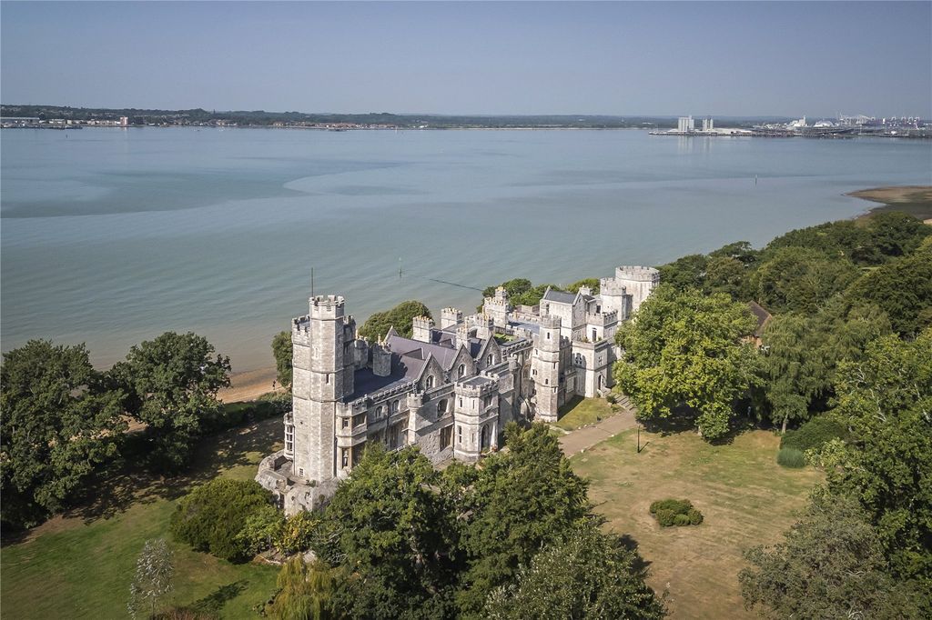Property photo 2 of 16 Netley Castle