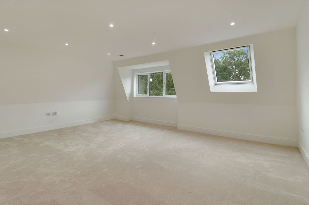 Additional image 29 of 4 bed semi-detached house for saleHurst Road, East Molesey KT8