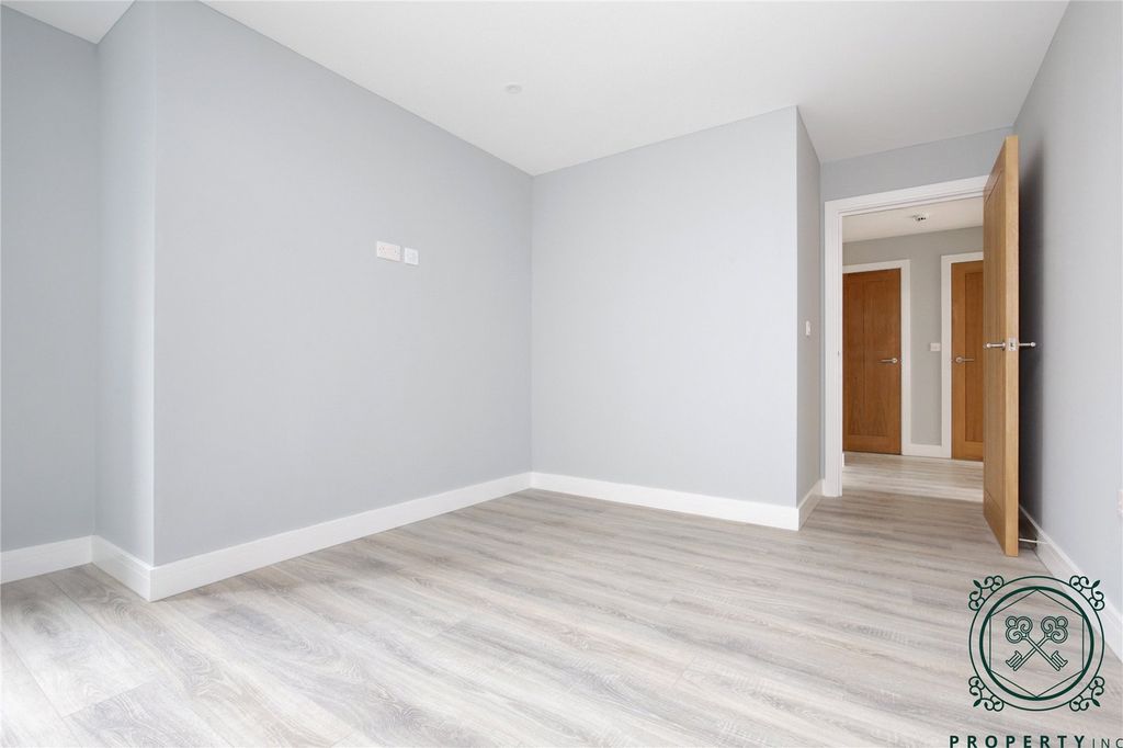 Property photo 3 of 9 Hallway