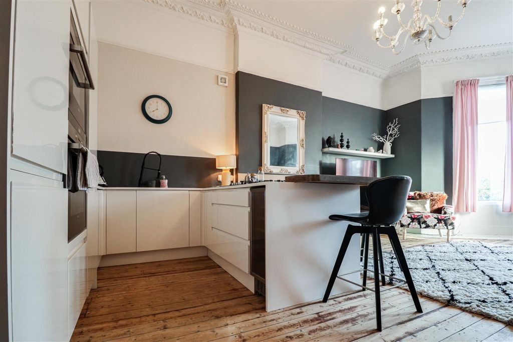 Property photo 2 of 13 4469471