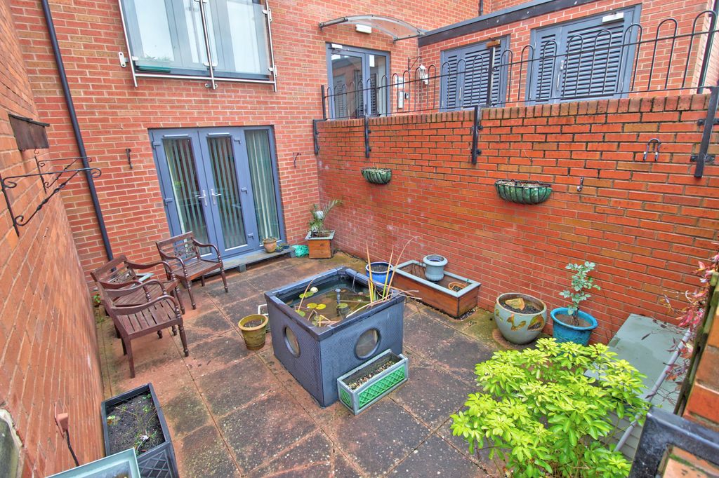 Property photo 3 of 19 Courtyard Garden