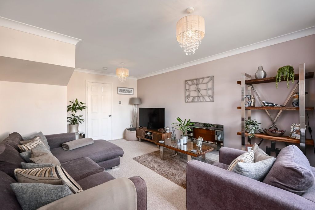 Property photo 3 of 12 Picture 3