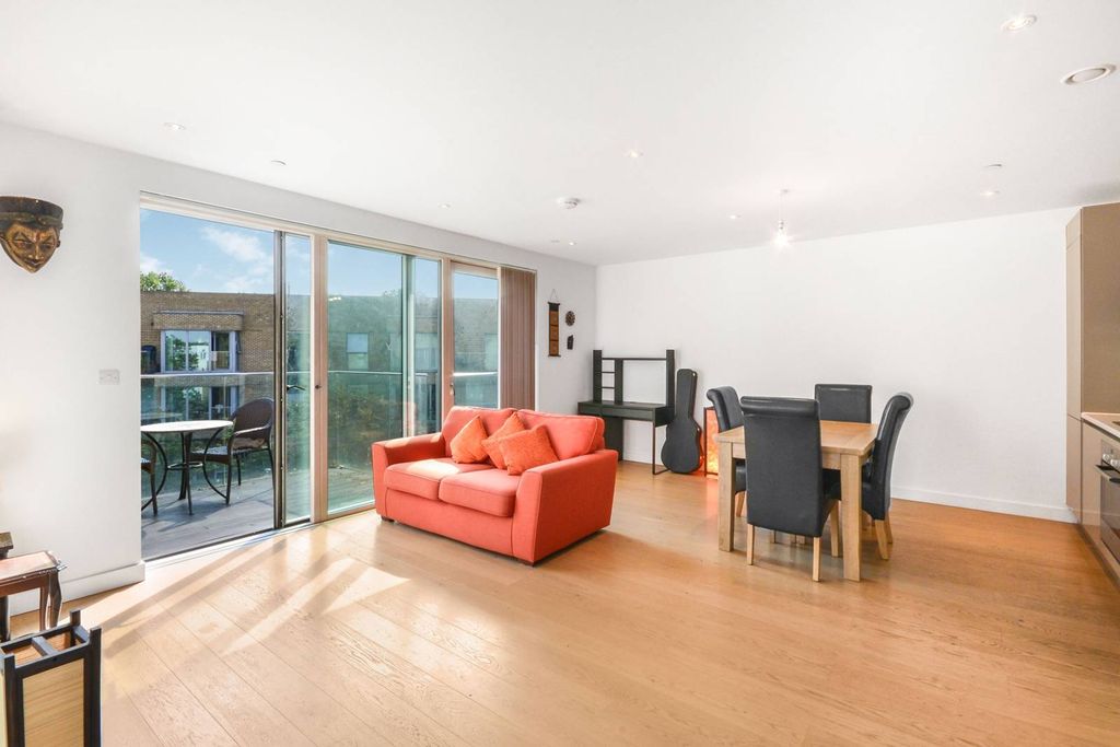 Property photo 2 of 8