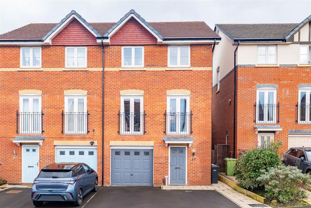 Property photo 1 of 32 Front External