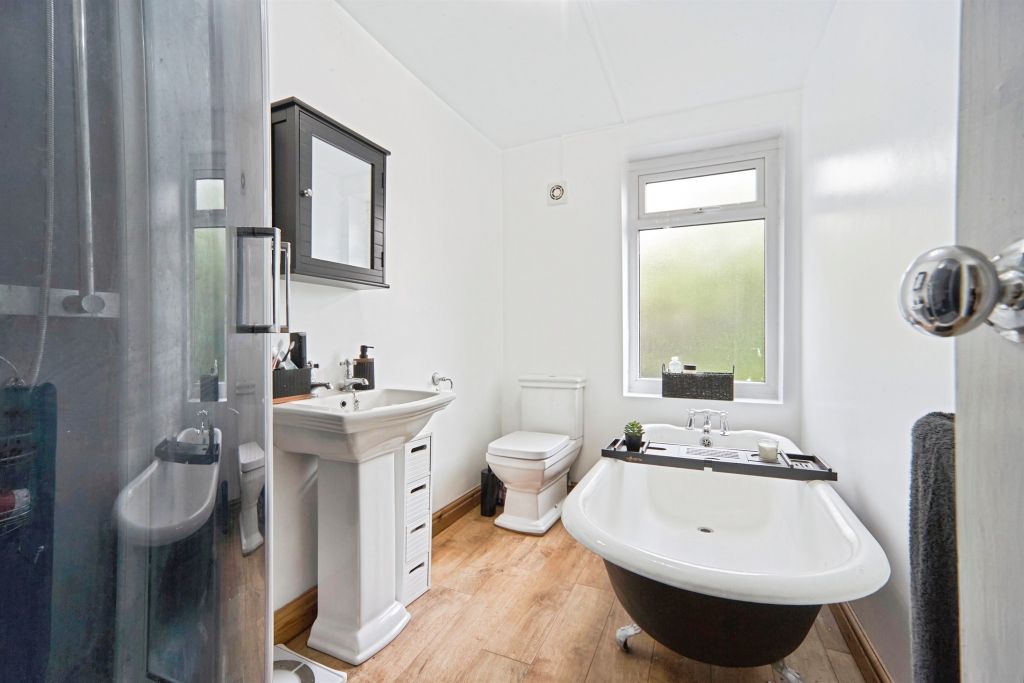 Property photo 3 of 14 Bathroom