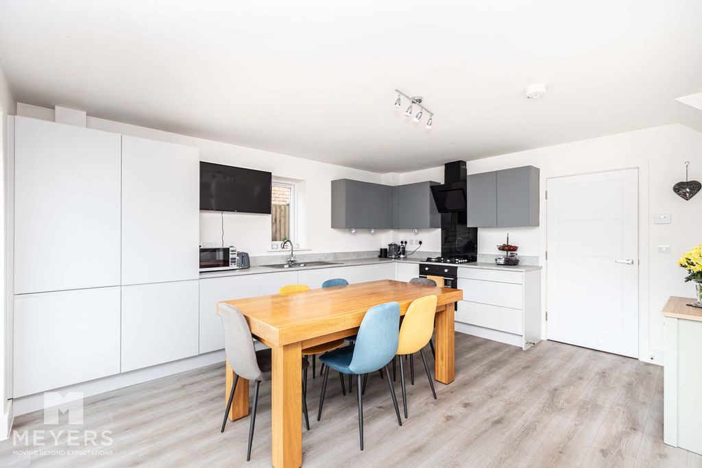 Property photo 3 of 22